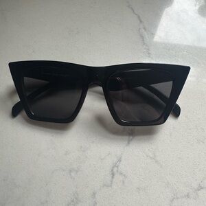 Chic Black Square Sunglasses